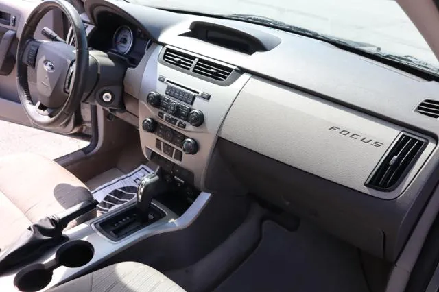 2010 Ford Focus SE - Photo 63