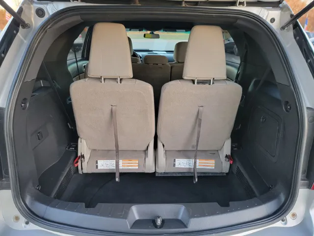 2011 Ford Explorer XLT - Photo 18