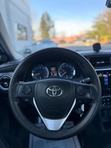 2019 Toyota Corolla LE - Photo 18