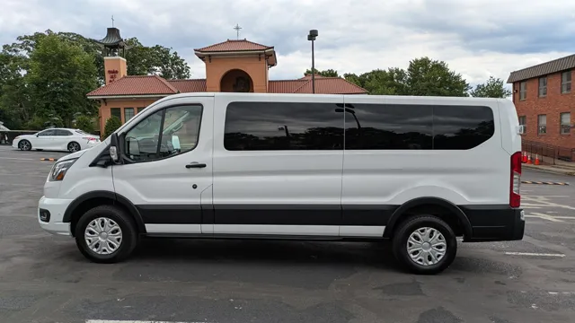 2023 Ford Transit Passenger Wagon XL RWD photo