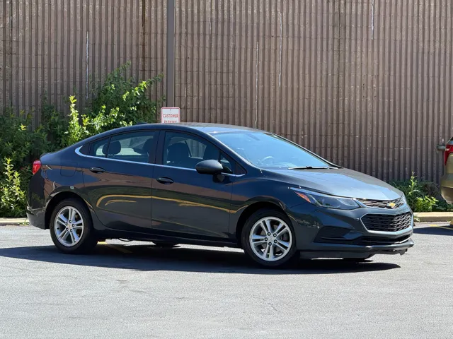 2017 Chevrolet Cruze LT - Photo 17