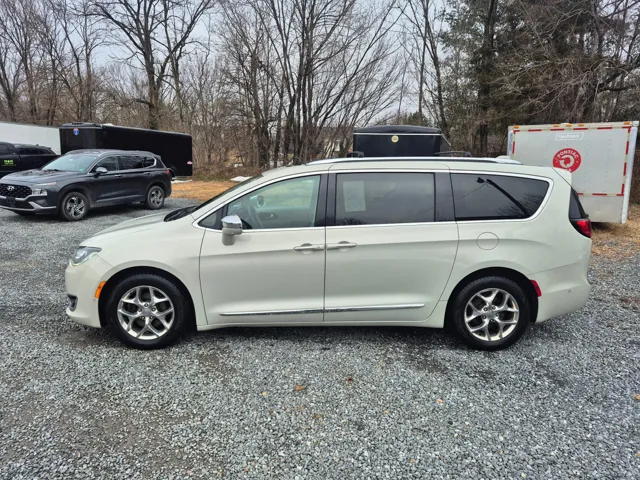 2017 Chrysler Pacifica Limited - Photo 9