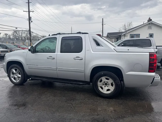 2012 Chevrolet Avalanche LTZ's photo