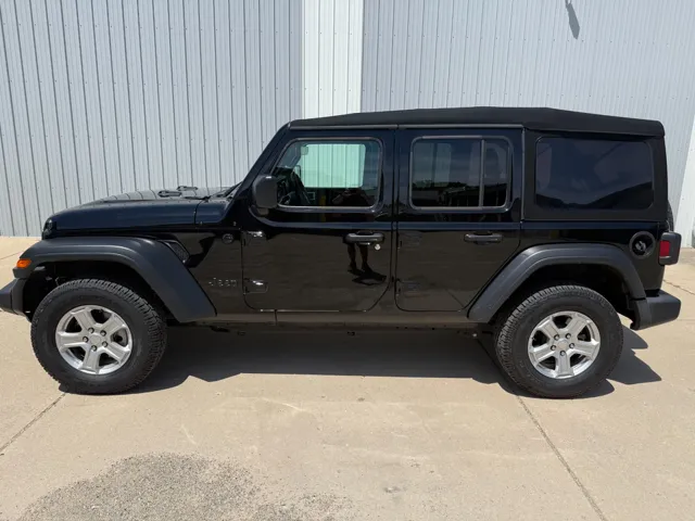 2021 Jeep Wrangler Sport S's photo