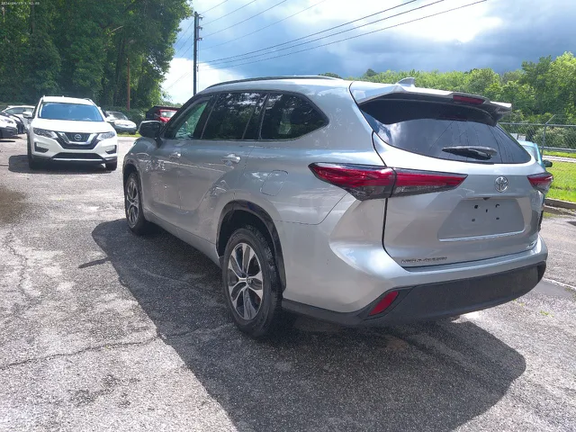 2021 Toyota Highlander XLE - Photo 9