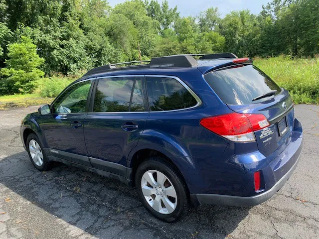 2010 Subaru Outback Premium 2.5i photo 5