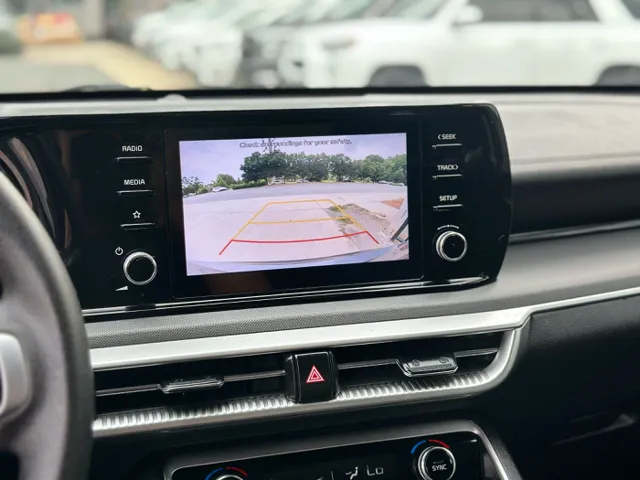 2022 Kia K5 LXS - Photo 11