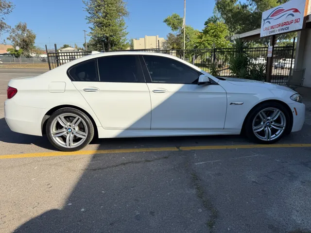 2012 BMW 5 Series 550i - Photo 12