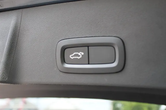 2021 Volvo XC40 Momentum photo 9