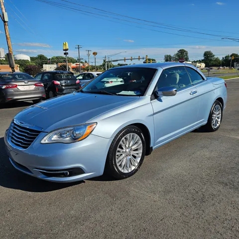 2013 Chrysler 200 Limited Convertible's photo