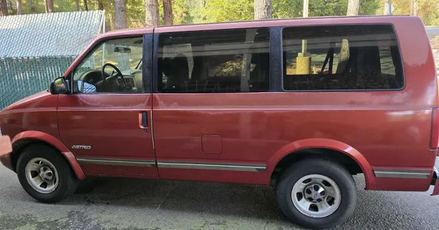 1997 Chevrolet Astro - Photo 7