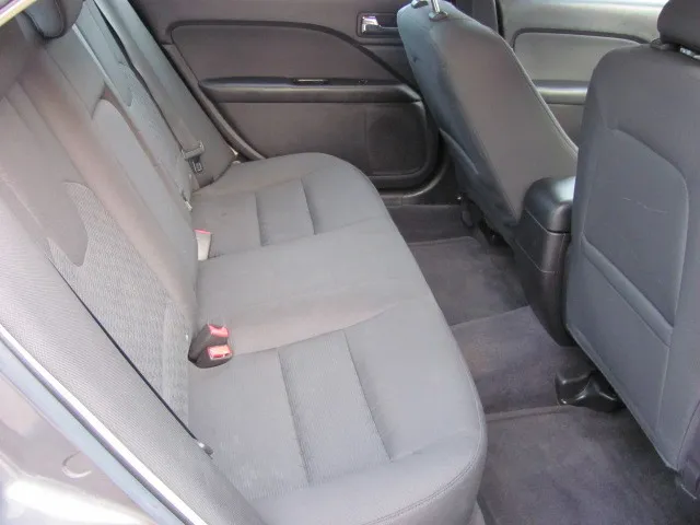 2010 Ford Fusion SE - Photo 9
