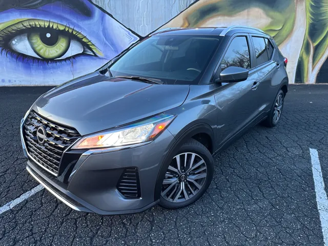 2023 Nissan Kicks SV's photo