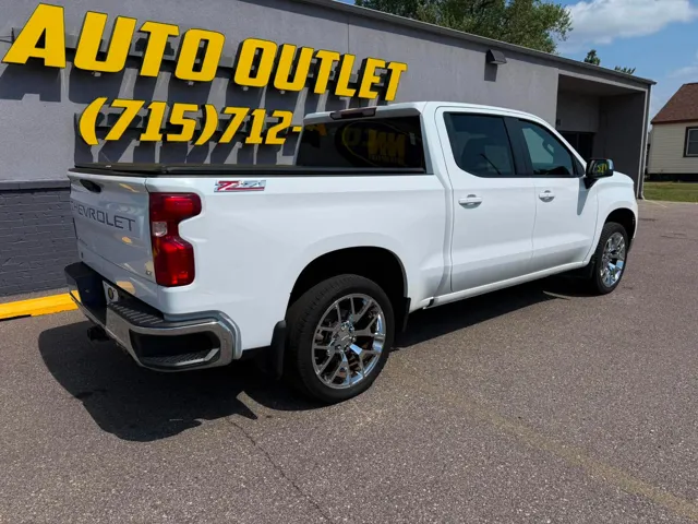 2022 Chevrolet Silverado 1500 LT - Photo 3