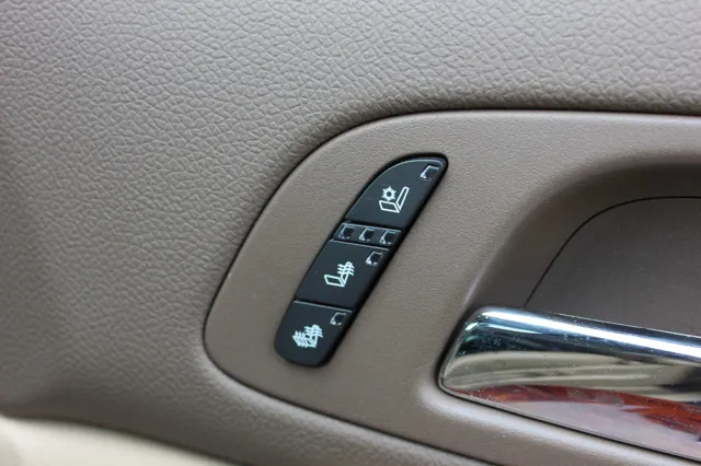 2010 Chevrolet Avalanche LTZ - Photo 23