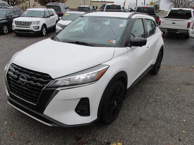 2023 Nissan Kicks SR