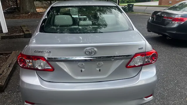 2011 Toyota Corolla LE - Photo 5