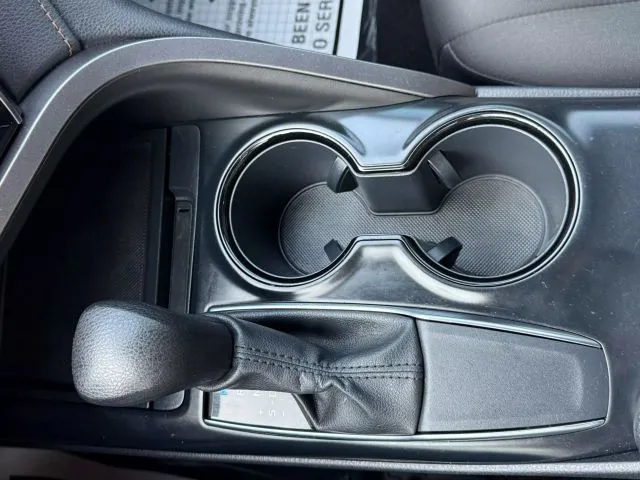 2020 Toyota Camry LE - Photo 13