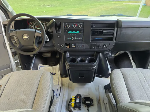 2016 Chevrolet Express Passenger LS - Photo 14