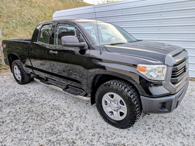 2016 Toyota Tundra SR's photo