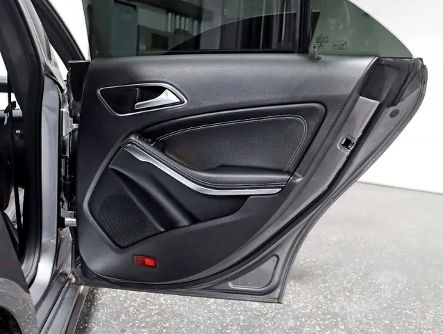 2014 Mercedes Benz CLA 250 4MATIC photo 29