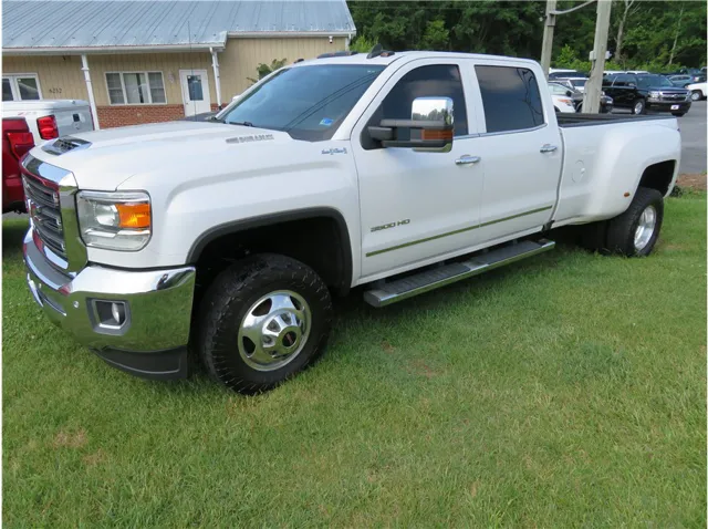 2019 GMC Sierra 4WD Crew Cab Standard Box SLT's photo