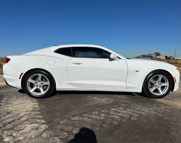 2020 Chevrolet Camaro 1LT's photo
