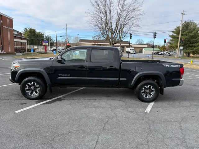 2017 Toyota Tacoma TRD Off Road's photo