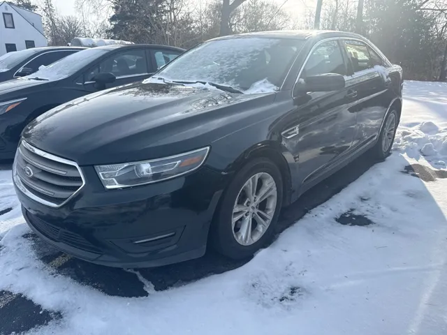 2015 Ford Taurus SEL's photo