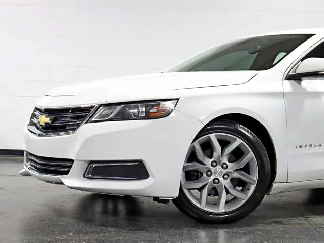 2017 Chevrolet Impala photo 2