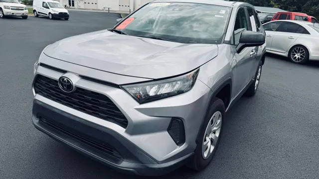 2022 Toyota RAV4 LE - Photo 7
