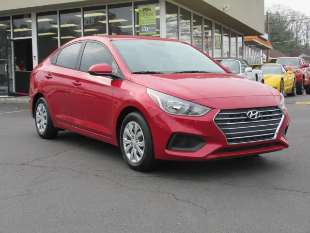 2022 Hyundai Accent SE's photo