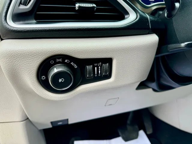 2018 Chrysler Pacifica Touring L - Photo 19