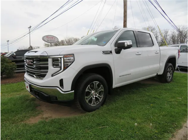 2025 GMC Sierra 4WD Crew Cab Short Box SLT's photo