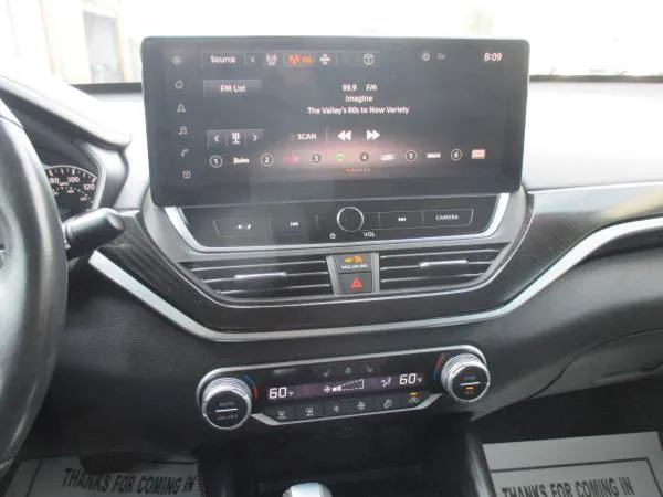 2023 Nissan Altima SR - Photo 13