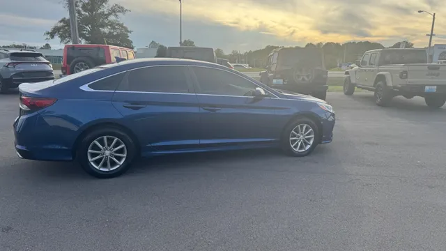2019 Hyundai Sonata SE's photo