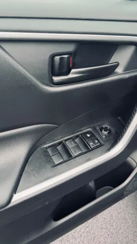 2022 Toyota RAV4 LE - Photo 8