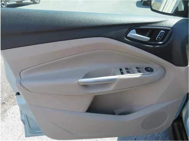 2014 Ford C-Max Hybrid SE photo 4