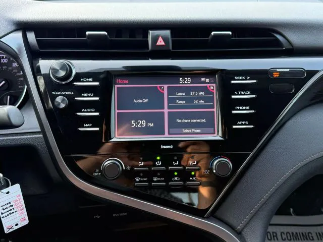 2020 Toyota Camry LE - Photo 10