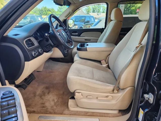 2008 Chevrolet Suburban LS - Photo 11