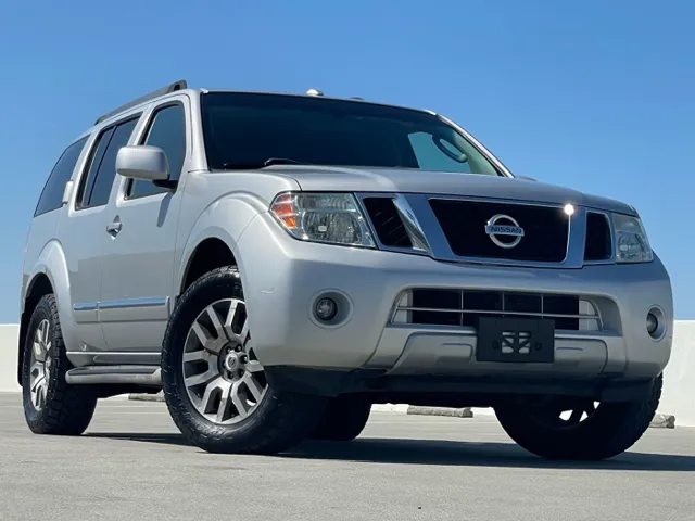 2011 Nissan Pathfinder LE