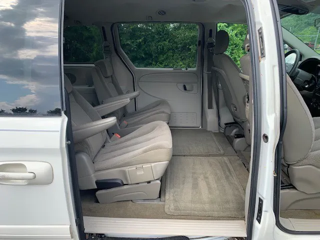 2006 Chrysler Town & Country LX photo 33