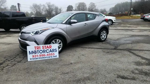 2019 Toyota C-HR LE's photo