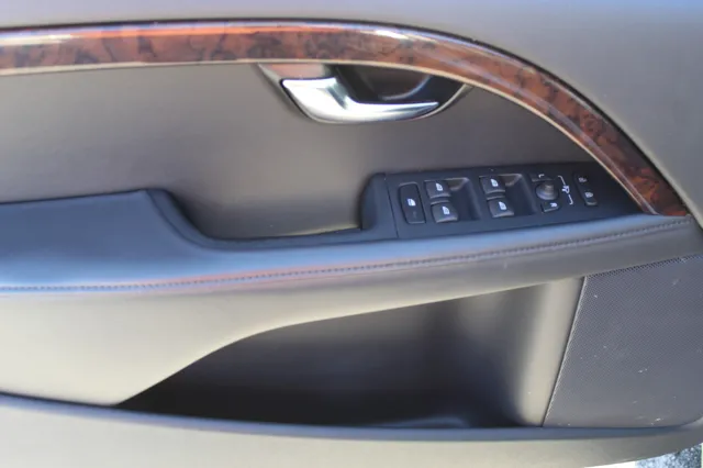 2016 Volvo XC70 Classic Premier - Photo 16