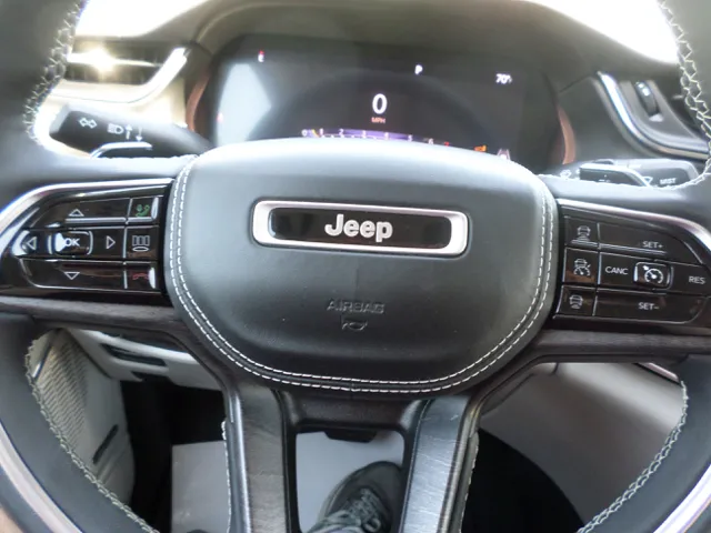 2023 Jeep Grand Cherokee Overland - Photo 37