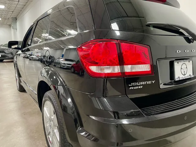 2011 Dodge Journey Lux photo 2