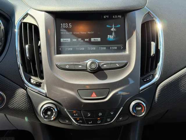 2017 Chevrolet Cruze LT - Photo 29