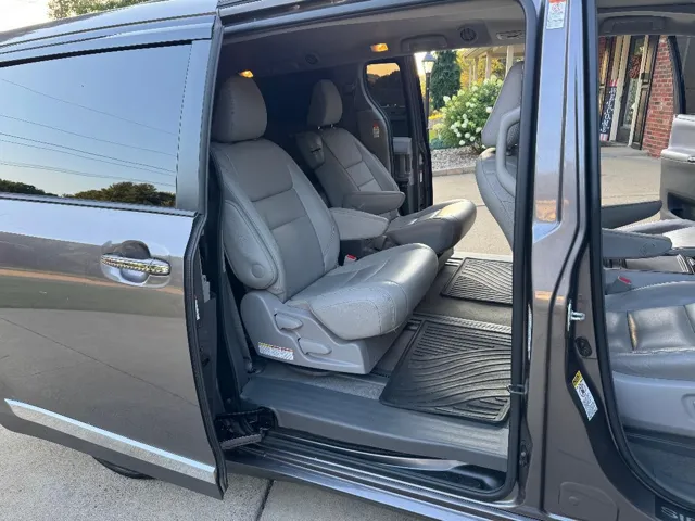 2015 Toyota Sienna XLE - Photo 17