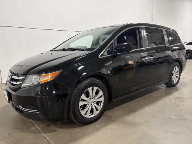 2016 Honda Odyssey SE's photo