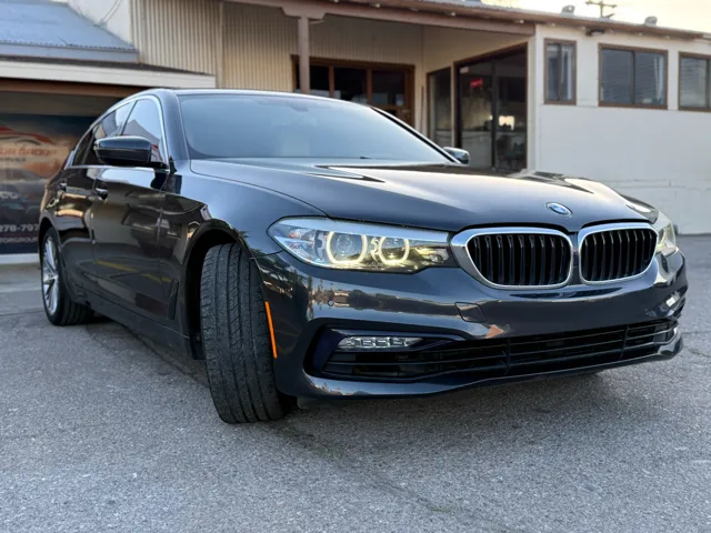 2017 BMW 5 Series 530i - Photo 14